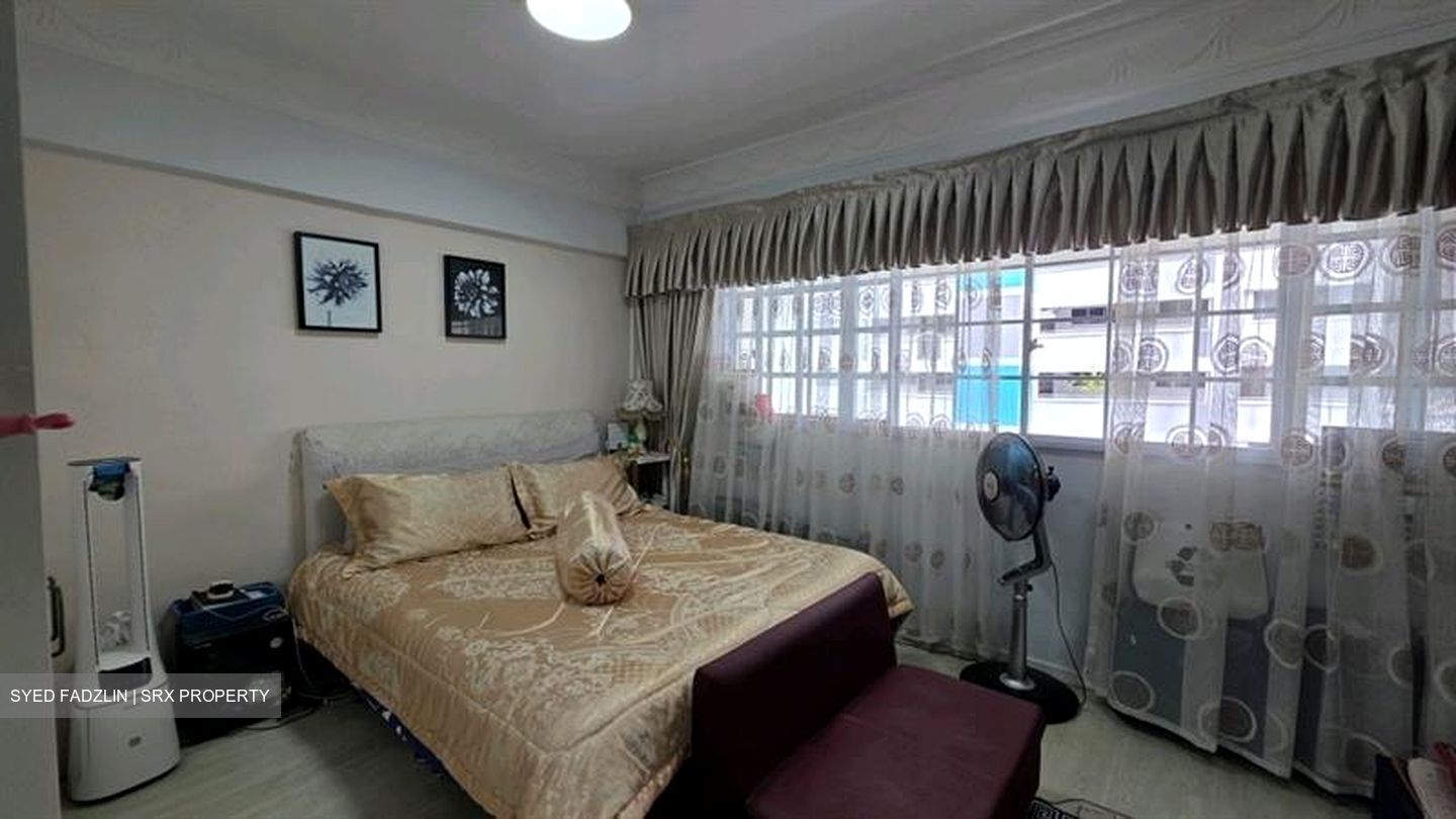 Blk 337 Jurong East Avenue 1 (Jurong East), HDB Executive #610299381